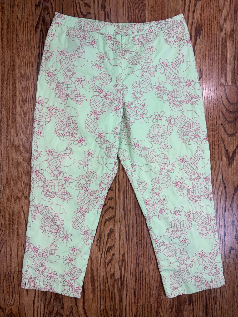 Lilly Pulitzer Green Capris with Pink Pineapple Embroidery (12)
